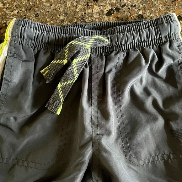 OSH KOSH, ATHLETIC BOYS PANTS, SIZE 4 - Picture 3 of 4